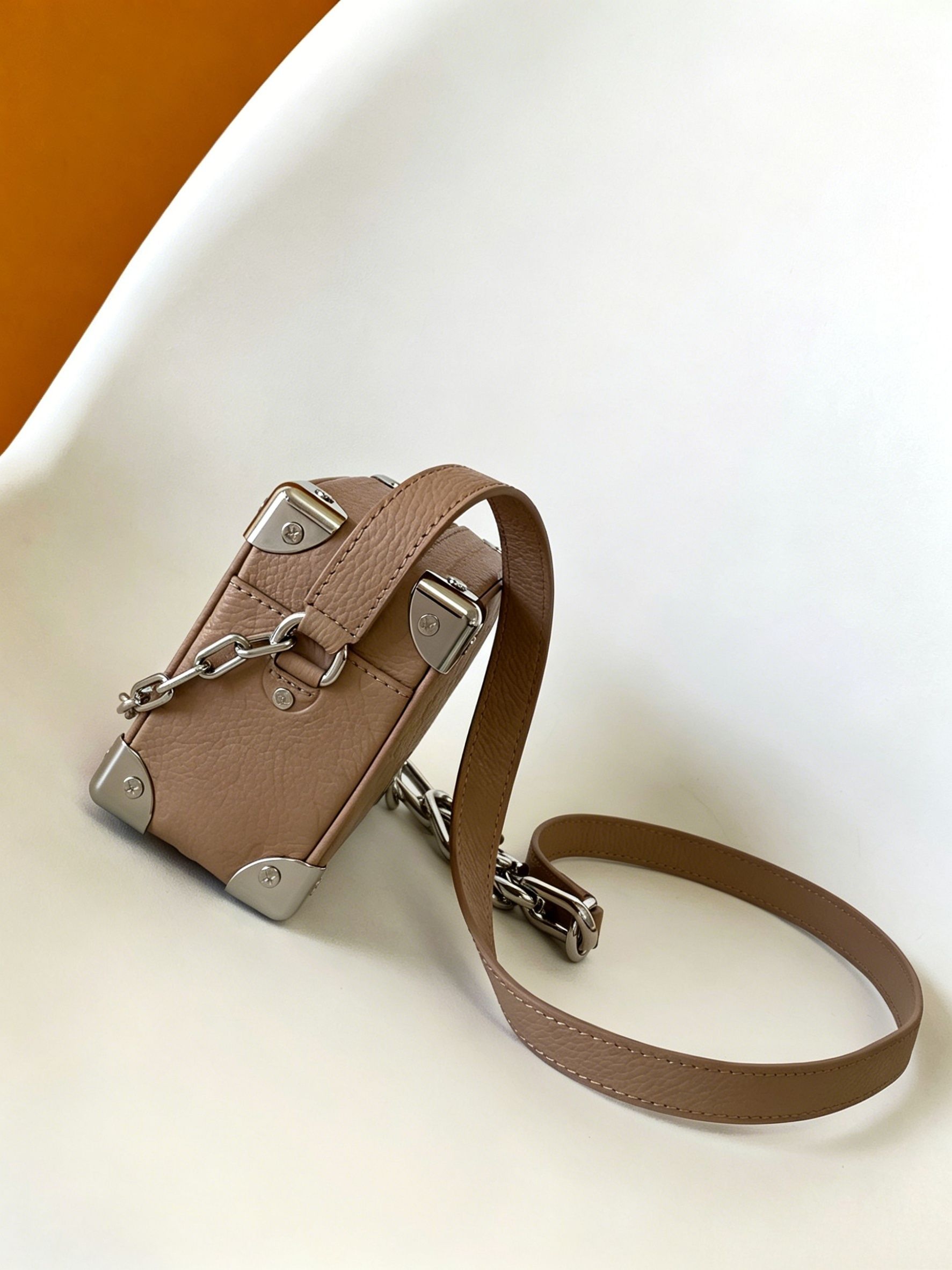 Leatherworking Items - حقيبة يد عصرية متعددة الاستخدامات من